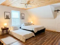 Hot Tub and Tesla Charging on Serene Acres - Stunning Rustic Oasis