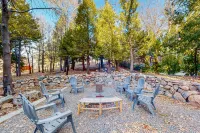 Dog-friendly home with firepit, grill, foosball, Ping-Pong & fireplace