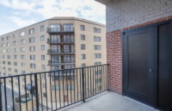 Stunning Views and Spacious Living - Elegant Urban Retreat