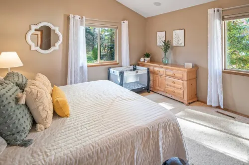 Riverfront Adventure and Luxury Amenities - Stunning Nature Retreat Hotels in Kootenai County