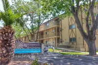 Riverfront Oasis with Two Balconies and Pools - Stunning Retreat