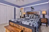 Riverfront Deck and Fire Pit Experience - Stunning Modern Retreat Các khách sạn ở Lincoln