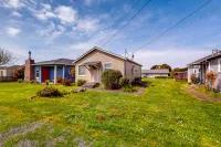 Perfectly located home with pellet stove - walk to Trinidad State Beach & Harbor Hotels near Trinidad Art Gallery