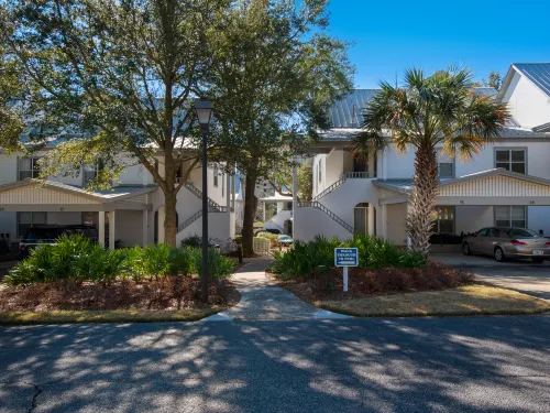 Upscale Comfort and Scenic Lake Views - Stunning Coastal Retreat