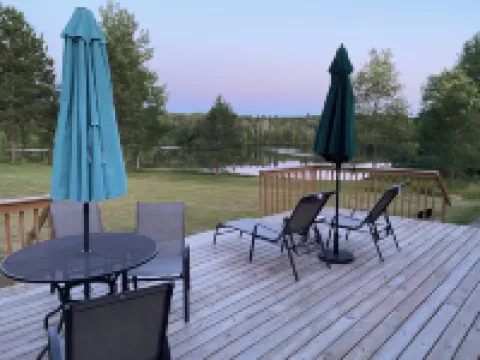 Private Lake House on 16 +/-  wooded acres, 80 + acre lake, 55 foot deep!! 艾昂縣住宿飯店