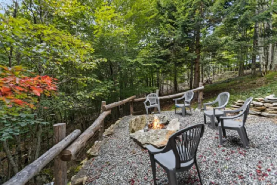 Expansive Mountain Views and Game Room - Spacious Retreat