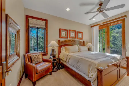 Lakefront Lake Tahoe Retreat with Fire Pit