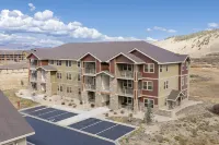 Breathtaking Mountain Vistas and Cozy Deck - Charming Retreat Hotels in Granby