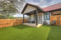 Modern Casita with Hot Tub Six Minutes from Main Street - Bintang 4