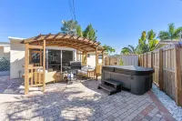 Hot Tub, Pool Table, and Welcoming Backyard - Tropical Paradise Hotels near RM Car Wash movil