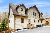 Tuckaway Retreat Hotels near Noon