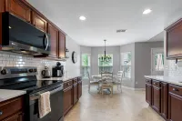 Breathtaking Views and Spacious Living - Charming Family Haven Hotels in Spring Hill