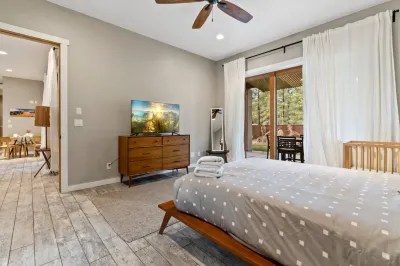 Private Entrance and Outdoor Patio - Stunning Modern Cabin