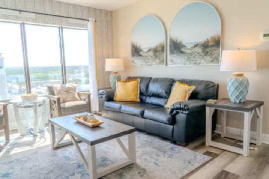 Spacious Suite with Breathtaking Views - Luxurious Ocean View Haven