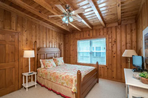 Panoramic Ocean Views and Cozy Vibes - Charming Vintage Cottage