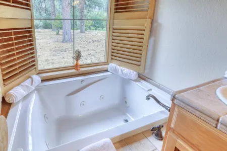 Stunning Cabin with Hot Tub and River Access - Charming Oasis