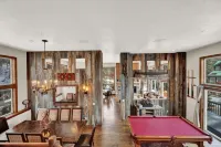 Cozy Gathering Spaces and Beautiful Mountain Views - Charming Cabin Retreat Hotels in Sundance