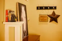 Mountain Views and Fenced Yard - Charming Golden Hideaway