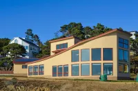 Luxury oceanfront home with 270-degree views, hot tub & 2 fireplaces