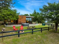 Hot Tub, Fire Pit, Outdoor Shower, Scenic Views - Charming Oasis