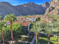 Cozy Retreat - WiFi, Outdoor Space, Charming Villa Hotels in La Quinta