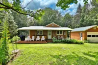 Mountain Escape with Fire Pit and BBQ Grill - Charming Cozy Retreat Hotels in Mendon