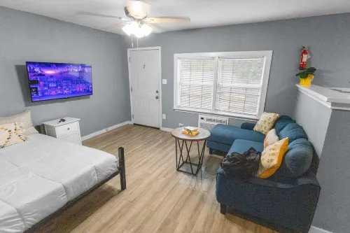 Gated Parking and Cozy Living Space - Affordable Comfort Retreat
