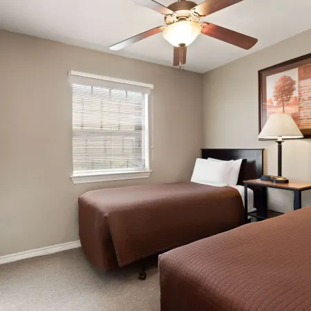 Eagle's Den Suites Cotulla a Travelodge by Wyndham Hotels in Cotulla