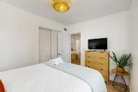 Well-Furnished Beach Condo w/Shared Swimming Pool, Washer/Dryer, Free WiFi Hotels in Anna Maria
