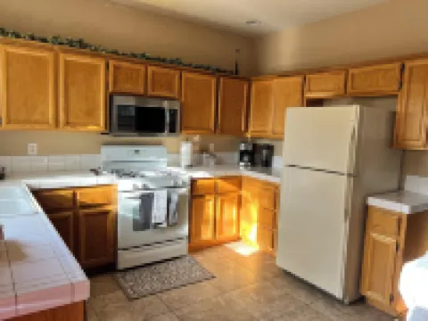 Charming 3-bedroom house with AC and WiFi in superb Fallon Hoteles en Fallon