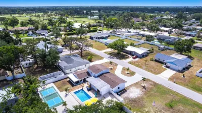 Heated Pool-Pickleball-Mini-Putt-4 King Beds + Bunks - Near Ami & Img Academy Hotels near IMG Academy Golf Club