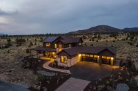 Breathtaking Mountain Views and Golf Access - Stunning Ranch Retreat