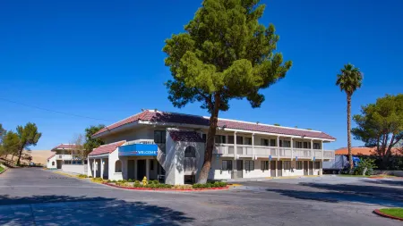 Studio 6 Barstow, CA Отели рядом с достопримечательностью «Desert Discovery Center»