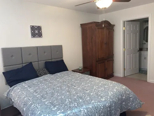Cozy and fresh one-bedroom, 10 minutes from Old Town Alexandria
