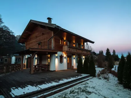 Detached Holiday Home in Ellmau Near the Ski Lift Отели рядом с достопримечательностью «Шивельт Эльмау - Бергбанен Эльмау»