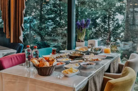 Otel Grand Lark İstanbul Отели рядом с достопримечательностью «Yiğit Alışveriş Merkezleri - Pendik Şube»