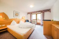 Sporthotel St. Michael فنادق في Tubre