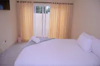 Royal Guest House Hotels in Helensvale