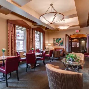 Alexander Inn Отели рядом с достопримечательностью «Зал Независимости»