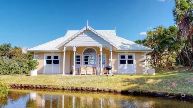 Caribbean Estate Deluxe Hotels in Port Edward