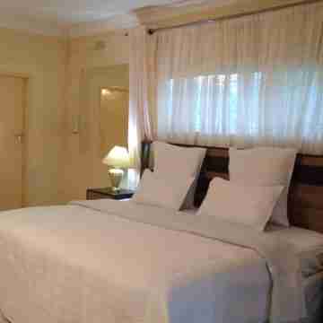 Charming 6-Bed House with Swimming Pool in Harare Rooms