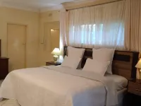 Charming 6-Bed House with Swimming Pool in Harare Hotel a 