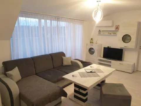 2-Bed - Sleeps 4 - with Parking Hotels in 