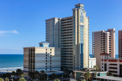 Stunning Condo with Wall-to-Wall Windows Overlooking Ocean