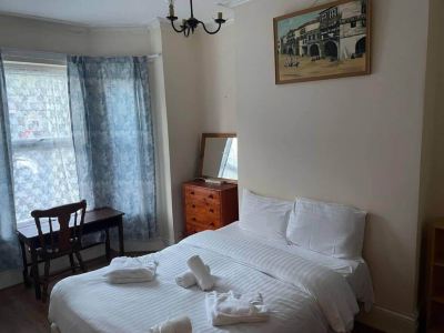 Homely 4-Bed House in Manchester