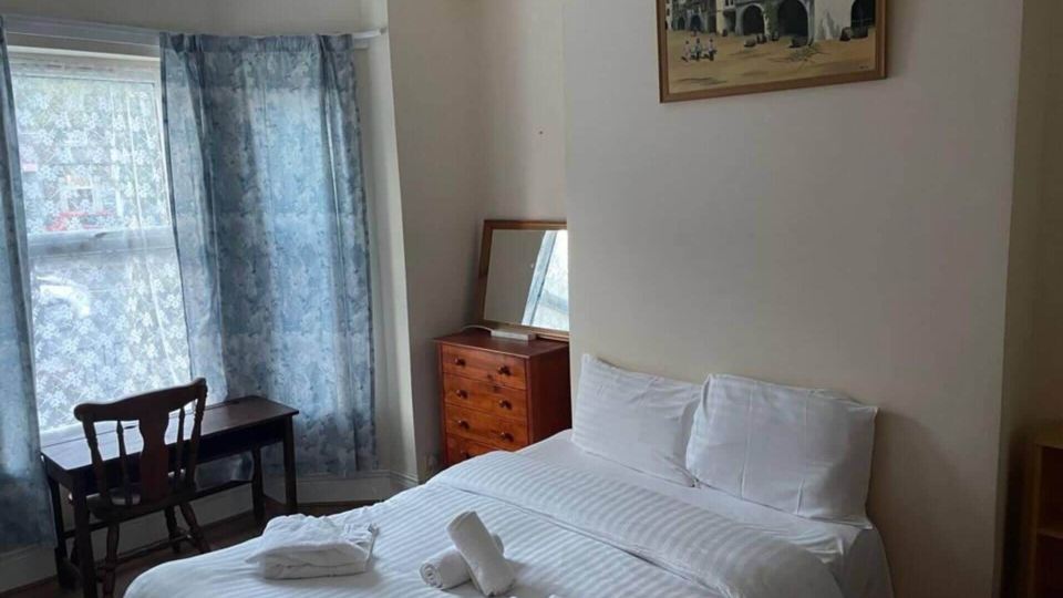 Homely 4-Bed House in Manchester