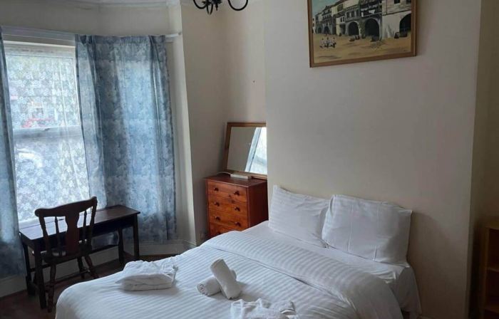 Homely 4-Bed House in Manchester
