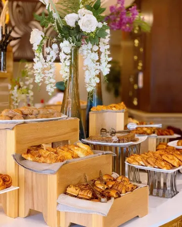 Violet Al Azizia Hotel