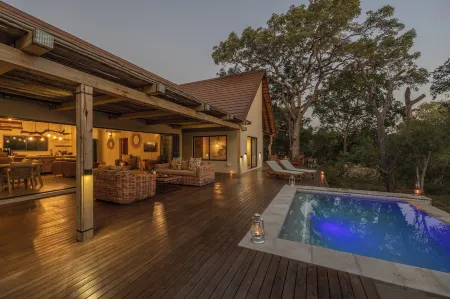 Ukanyi Luxury Villa Отели рядом с достопримечательностью «Tshukudu Game Lodge»