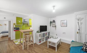 20 Min from City Centre 2 Bedrooms w Ensuite